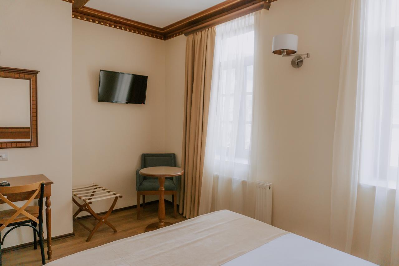 Hotel Argjiro Gjirokastër Dış mekan fotoğraf