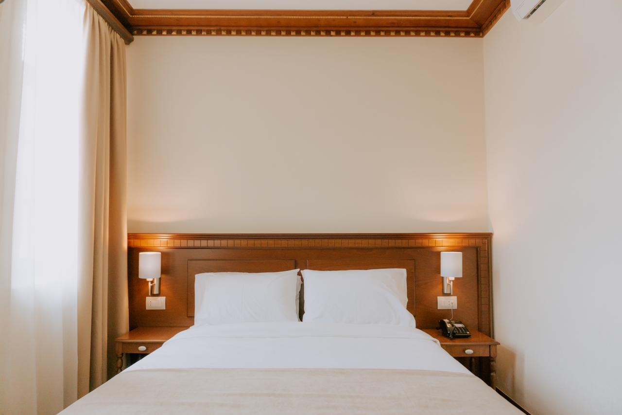 Hotel Argjiro Gjirokastër Dış mekan fotoğraf