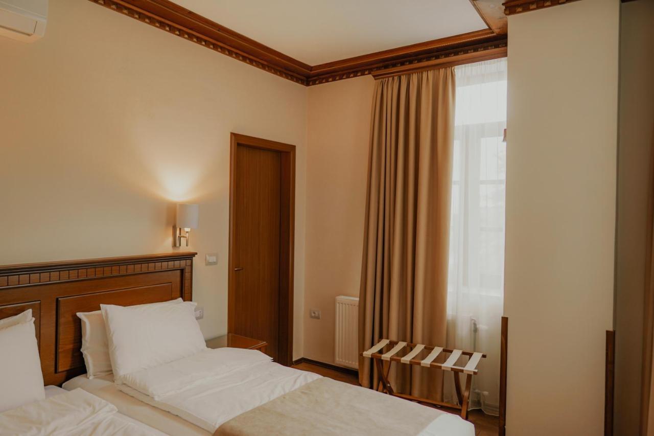 Hotel Argjiro Gjirokastër Dış mekan fotoğraf